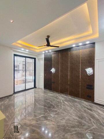 Bedroom in 4 BHK Builder Floor at SS Southend Floors, South City 2 – for Sale