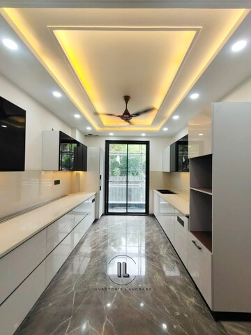 Building Lobby in 4 BHK Builder Floor at SS Southend Floors, South City 2 – for Sale