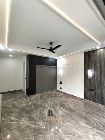 Room in 4 BHK Builder Floor at SS Southend Floors, South City 2 – for Sale