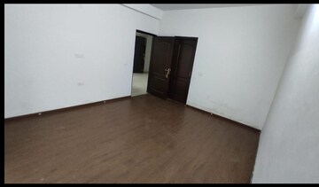 Room in 3 BHK Builder Floor at Omaxe Silver Birch, North Mullanpur – for Sale