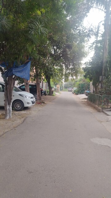 Parking in 5 BHK Villa at Palam Vihar Residents Association, Palam Vihar – for Sale