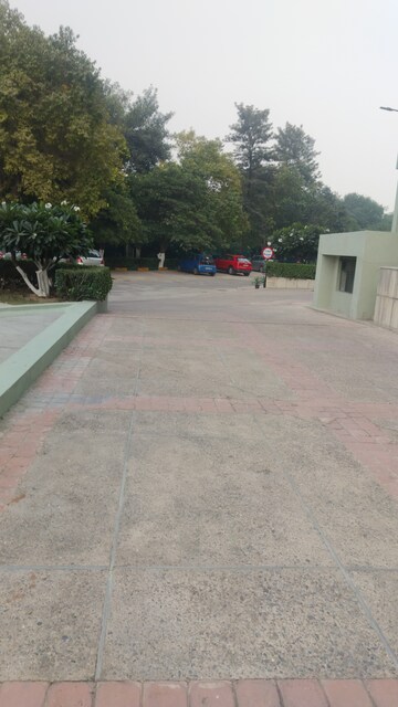 Parking in 3.5 BHK Apartment at Ansal Celebrity Homes, Sector 2 – for Sale