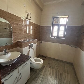 Bathroom in 3 BHK Villa at Sector 22 – for Rent