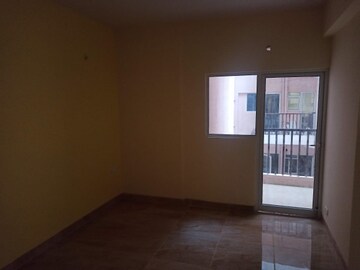 Room in 3 BHK Apartment at SKA Greenarch, Sector 16b Greater Noida – for Sale