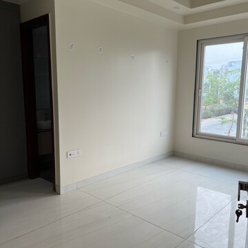 Room in 3 BHK Apartment at BPTP Amstoria, Sector 102 – for Sale