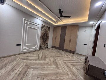 Room in 3.5 BHK Builder Floor at Sector 50 – for Sale