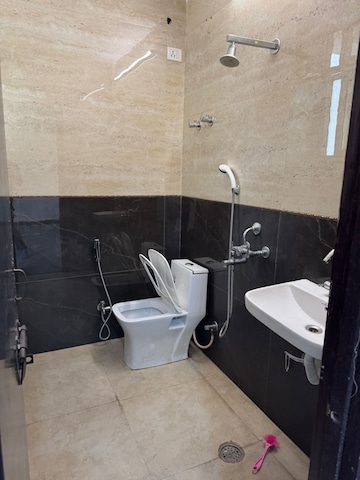 रेसिडेंशियल फ्लैट वर्ग फुट फॉर रेंट इन सेक्टर 11 द्वारका दिल्ली  7771638