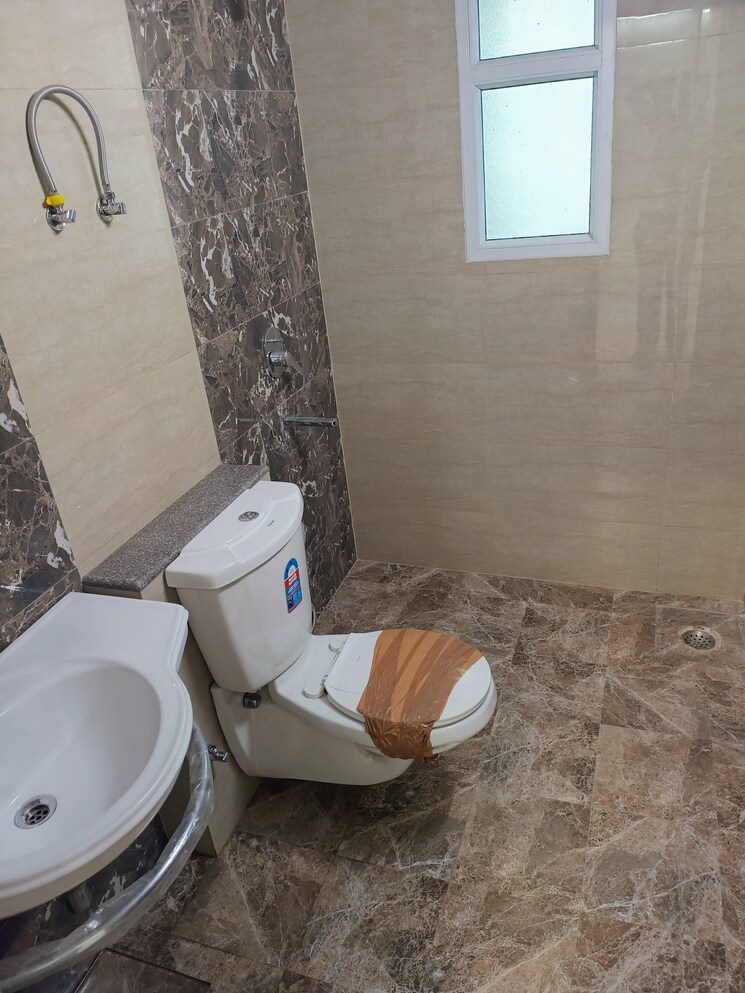Attached Bathroom, purvanchal-royal-city-ii 3 Bedroom 1825 Sq.Ft. Apartment In Chi V Greater Noida Greater Noida 7771799