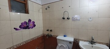 Bathroom in 2 BHK Apartment at Supertech Homes, Dabur Chowk – for Sale