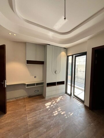 Building Lobby in 3 BHK Builder Floor at Vipul World Floors, Sector 48 – for Sale