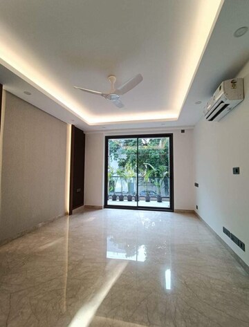 Room in 4 BHK Builder Floor at Saket – for Sale
