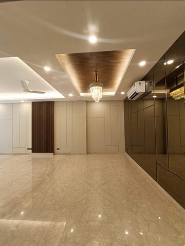 Room in 4 BHK Builder Floor at Saket – for Sale