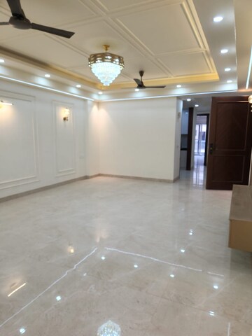 Room in 3 BHK Builder Floor at Saket – for Sale