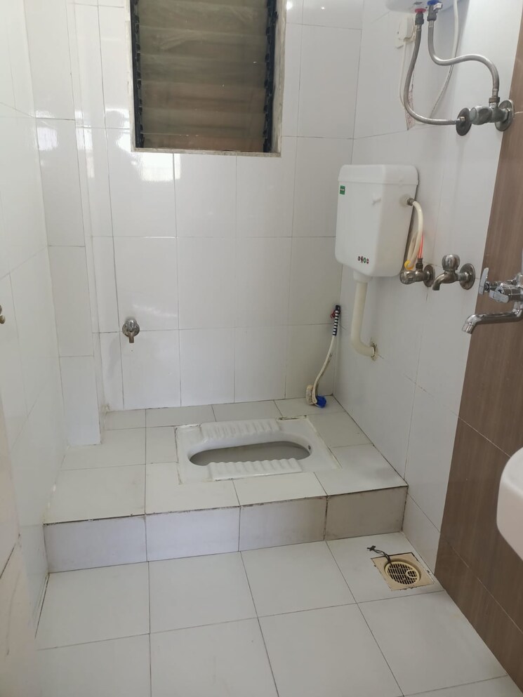 Bathroom, unnati-woods-chs 2 Bedroom 670 Sq.Ft. Apartment In Kasarvadavali Thane 7772277