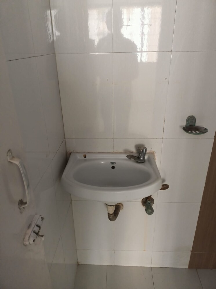 Bathroom, unnati-woods-chs 2 Bedroom 670 Sq.Ft. Apartment In Kasarvadavali Thane 7772277