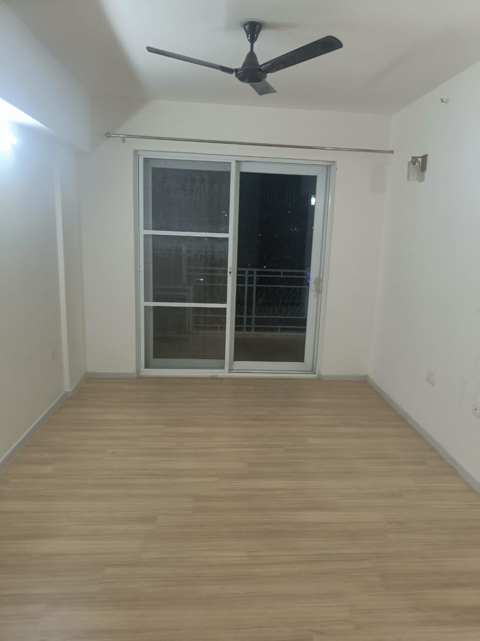 3.5 BHK + Servant Room Apartment For Sale in DLF The Skycourt