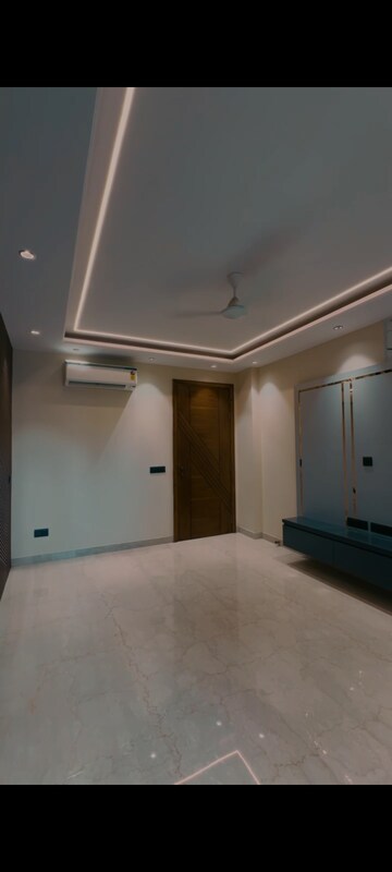 Room in 3 BHK Builder Floor at Safdarjang Enclave – for Sale