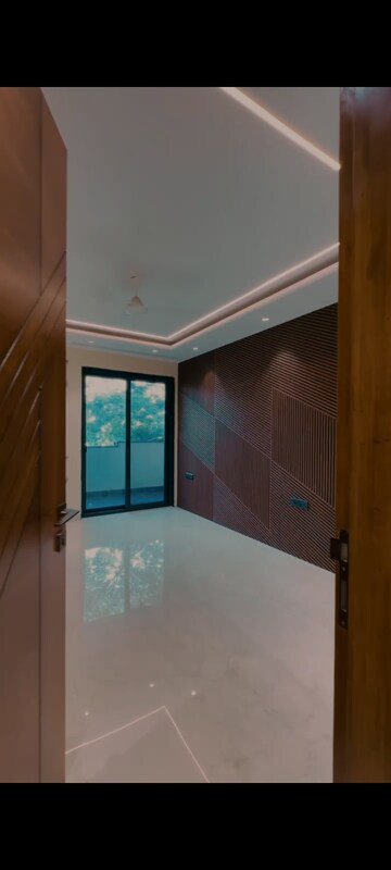 Room in 3 BHK Builder Floor at Safdarjang Enclave – for Sale