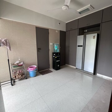 Room in 6 BHK Apartment at Andheri West – for Sale