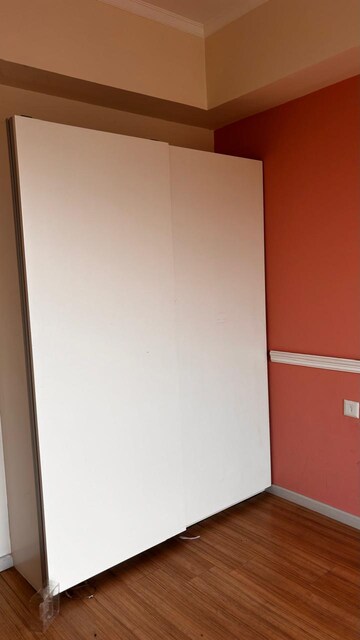 Room in 3 BHK Apartment at DLF The Skycourt, Sector 86 – for Sale