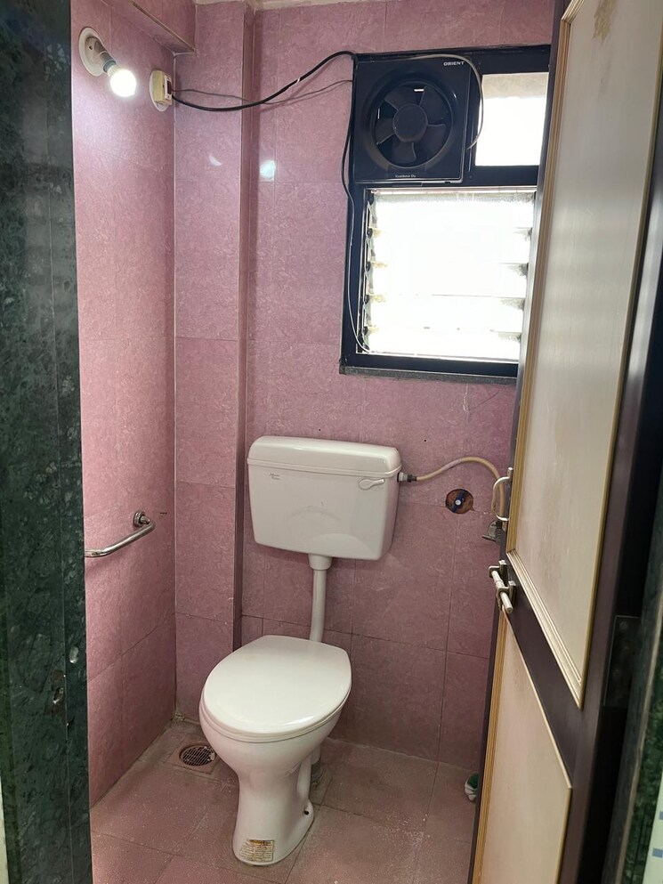 Bathroom, mitra-mandal 2 Bedroom 850 Sq.Ft. Apartment In Parvati Paytha Pune 7773659