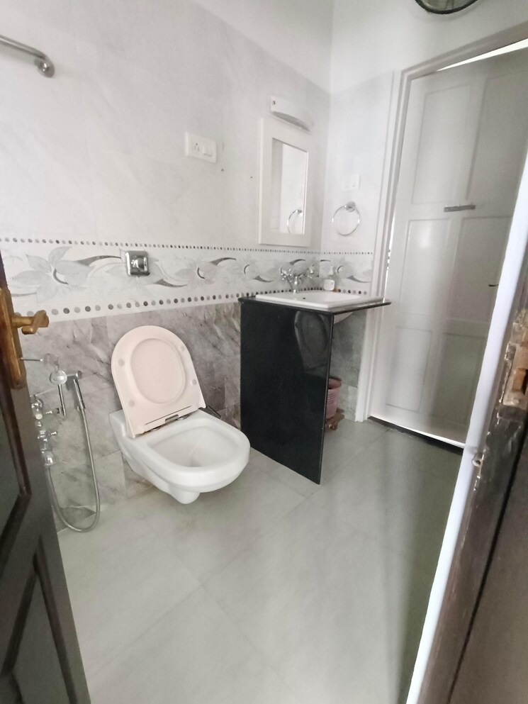 Bathroom, sarnath-apartment-cumbala-hill 4 Bedroom 2750 Sq.Ft. Apartment In Cumbala Hill Mumbai 7773655