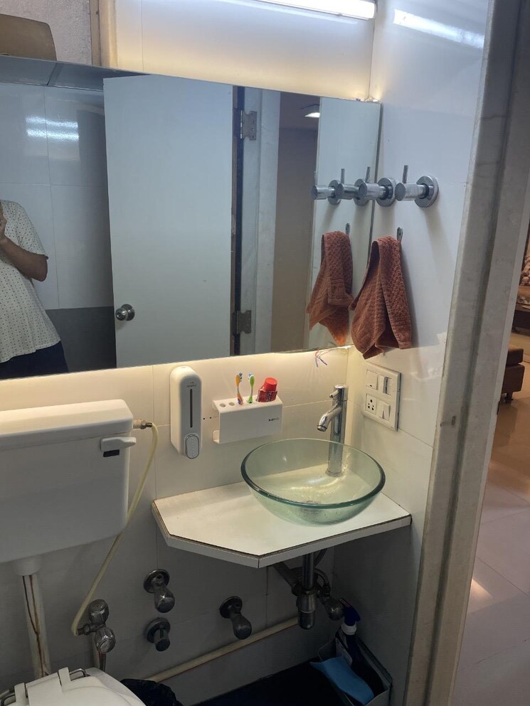 Bathroom, kausthubham-chs 3 Bedroom 1050 Sq.Ft. Apartment In Goregaon East Mumbai 7773675