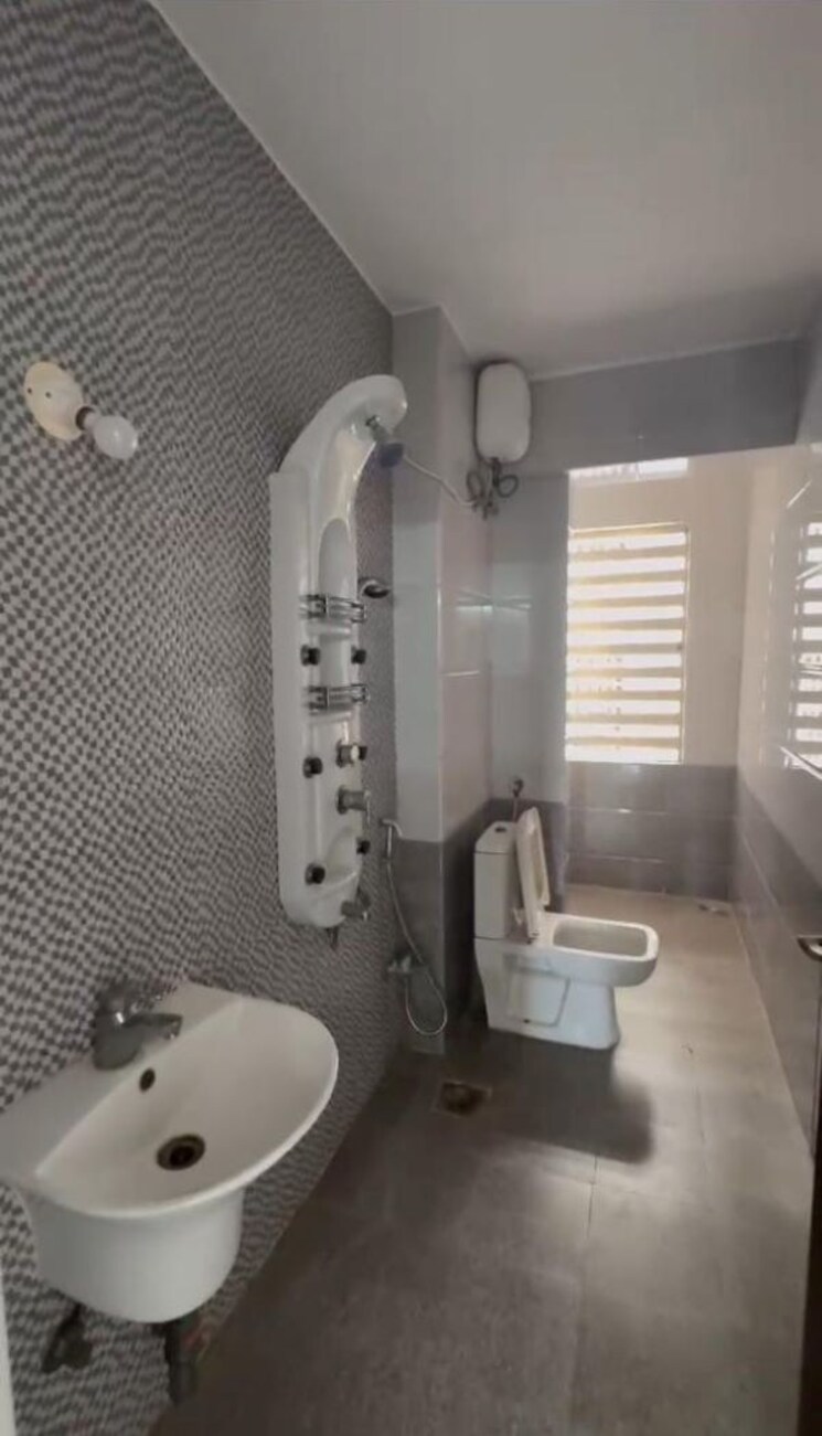 Bathroom, joy-solitaire 2 Bedroom 1000 Sq.Ft. Apartment In Juhu Mumbai 7773693