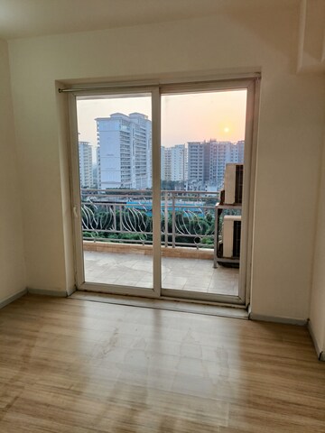 Room in 3 BHK Apartment at DLF The Skycourt, Sector 86 – for Sale