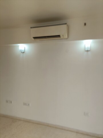 Room in 3 BHK Apartment at DLF The Skycourt, Sector 86 – for Sale