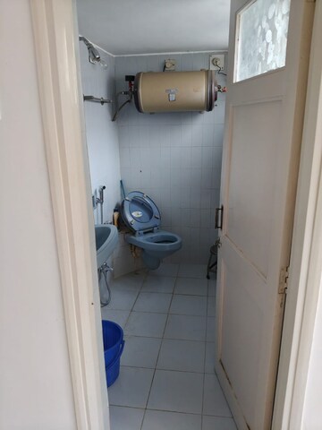 Bathroom in 2 BHK Apartment at Deccan Gymkhana – for Sale