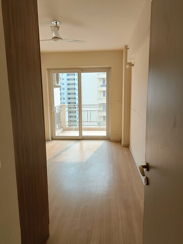Room in 3 BHK Apartment at DLF The Skycourt, Sector 86 – for Sale