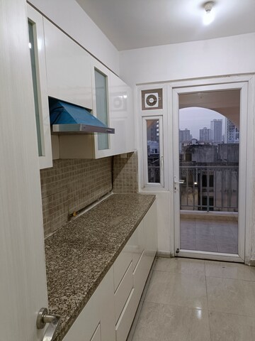 Room in 3 BHK Apartment at DLF The Skycourt, Sector 86 – for Sale