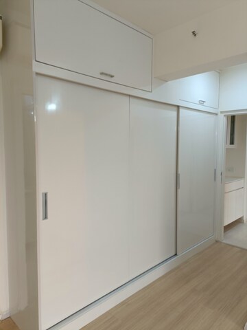 Room in 3 BHK Apartment at DLF The Skycourt, Sector 86 – for Sale