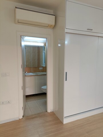 Room in 3 BHK Apartment at DLF The Skycourt, Sector 86 – for Sale