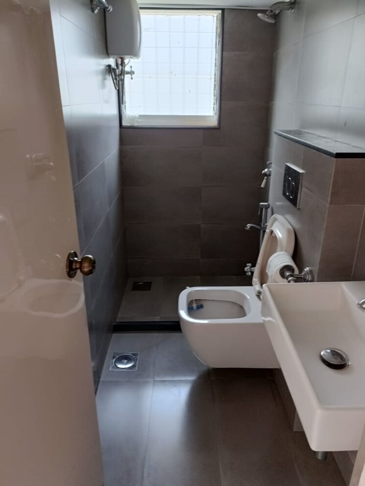 Bathroom, gulab-chs 2 Bedroom 1200 Sq.Ft. Apartment In Pali Hill Mumbai 7774024