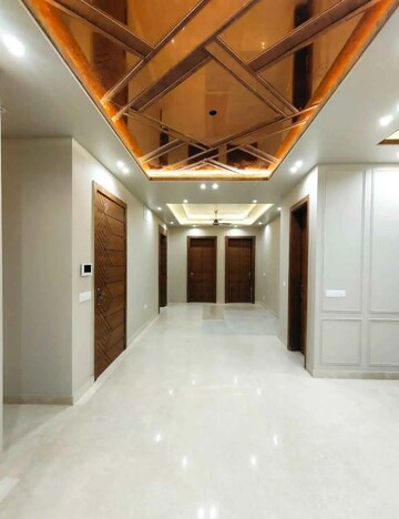 Building Lobby in 4 BHK Builder Floor at Ansal API Esencia, Sector 67 – for Sale