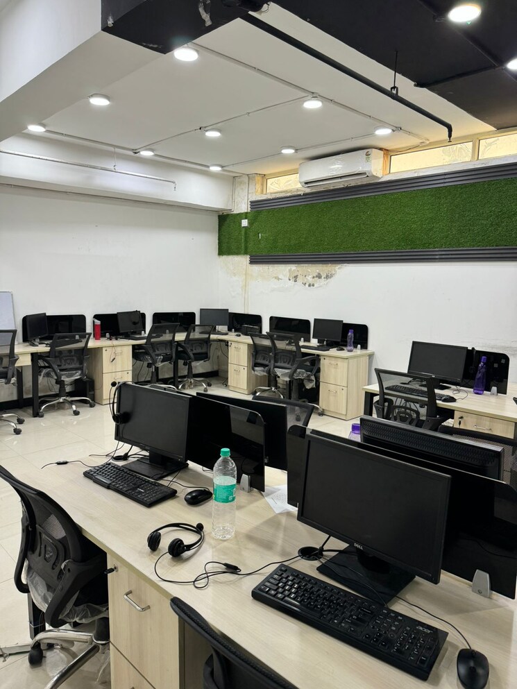 Team Area, sector 3 Commercial Office Space 1000 Sq.Ft. In Sector 3 Noida 7774153