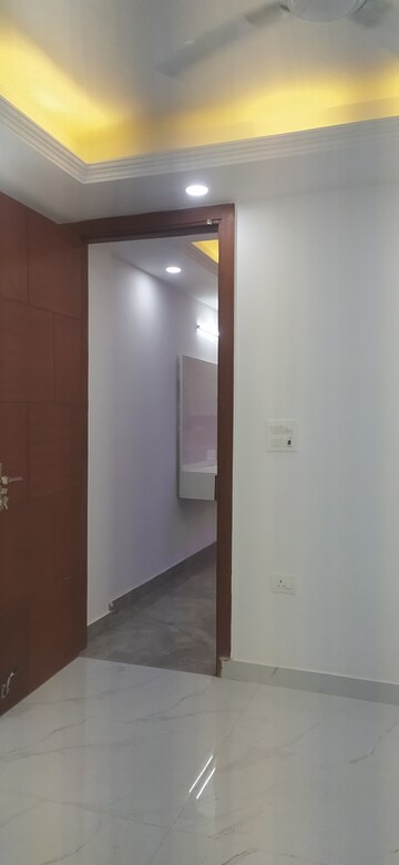 Furnished Amenities in 3 BHK Builder Floor at Panchsheel Vihar – for Sale
