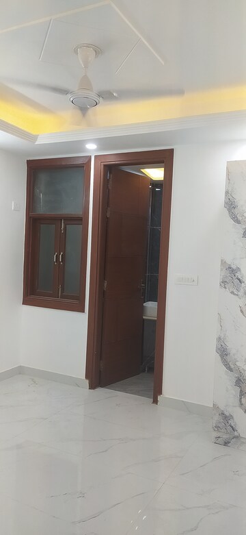 Furnished Amenities in 3 BHK Builder Floor at Panchsheel Vihar – for Sale