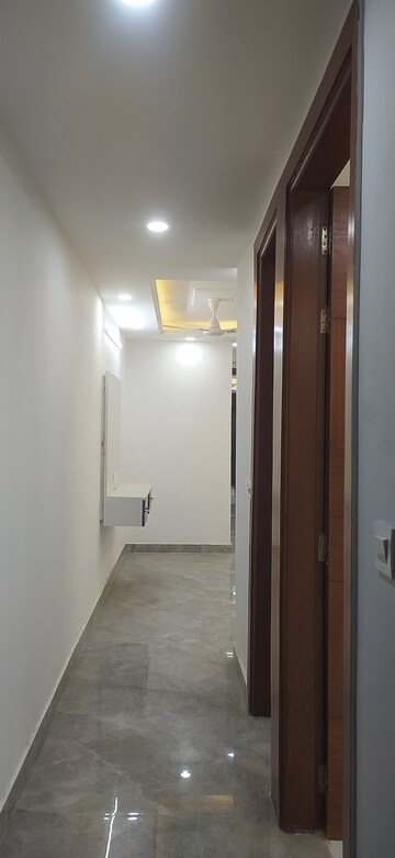 Furnished Amenities in 2 BHK Builder Floor at Panchsheel Vihar – for Sale