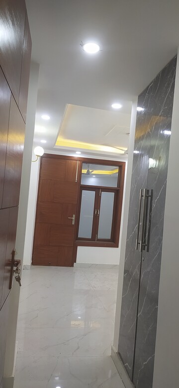 Furnished Amenities in 2 BHK Builder Floor at Panchsheel Vihar – for Sale