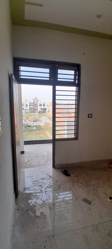 Room in 4 BHK Independent House at Sardhana Road – for Sale