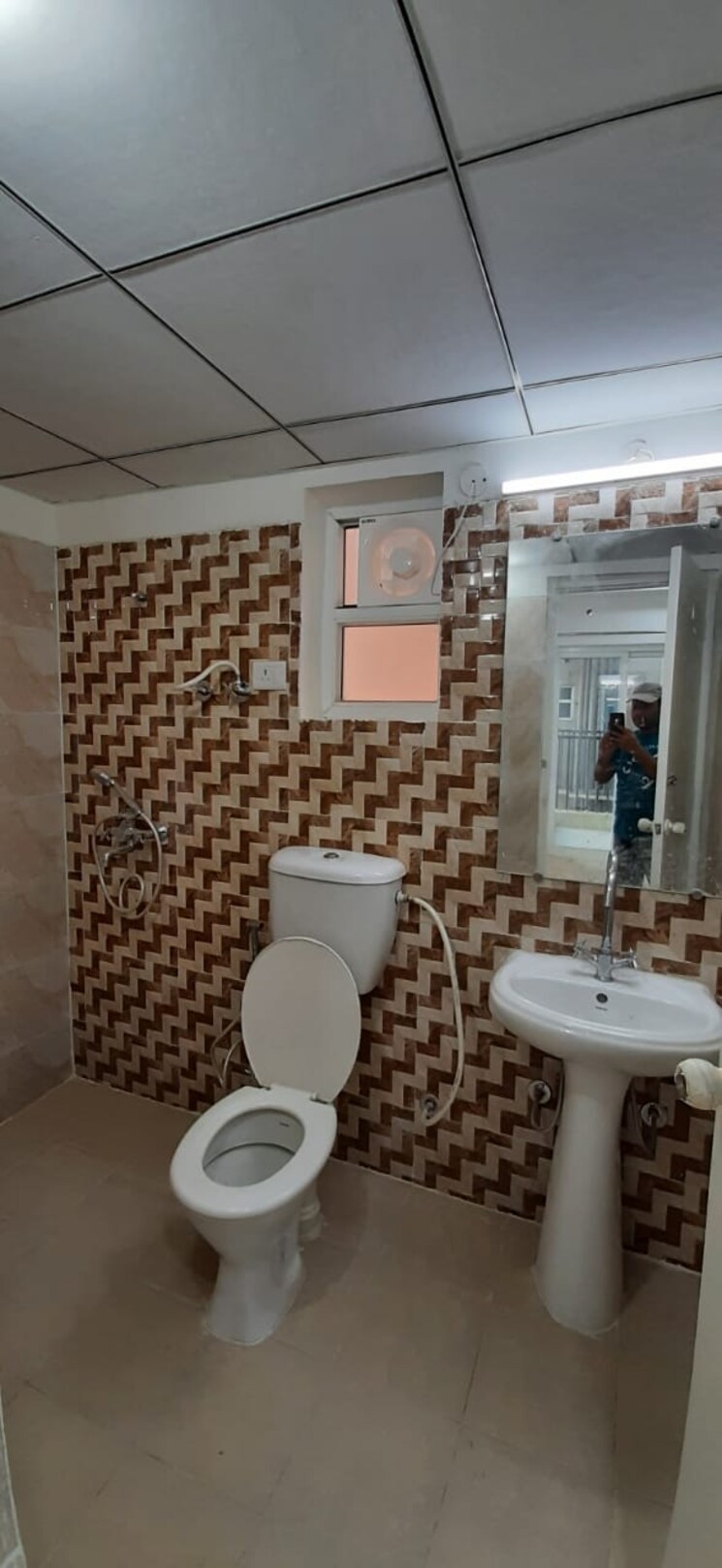 Bathroom, gaur-city-2-14th-avenue 2 Bedroom 990 Sq.Ft. Apartment In Sector 16c Greater Noida Greater Noida 7774302