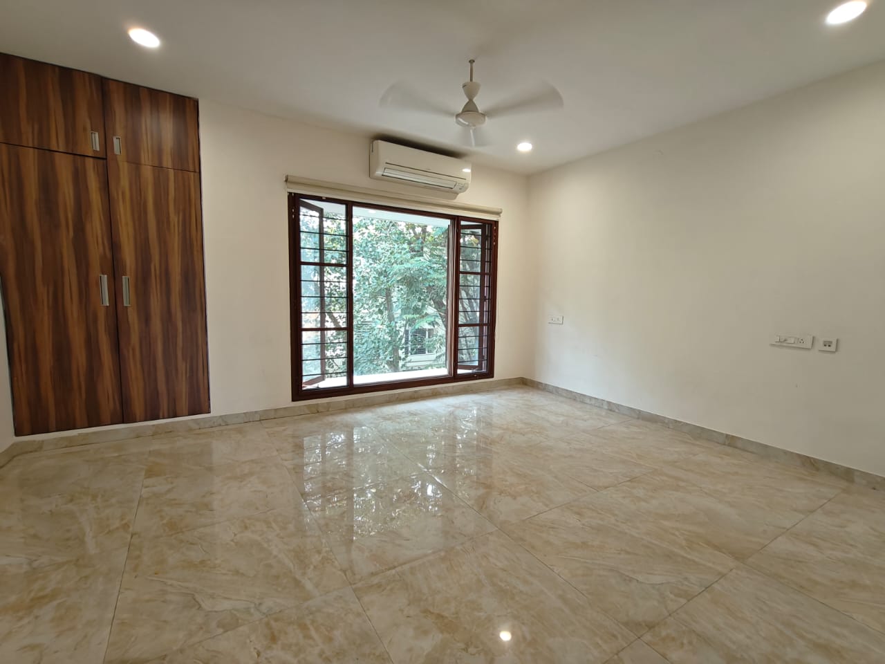 3 BHK + Pooja Room,Extra Room Apartment For Sale in Rr Plaza