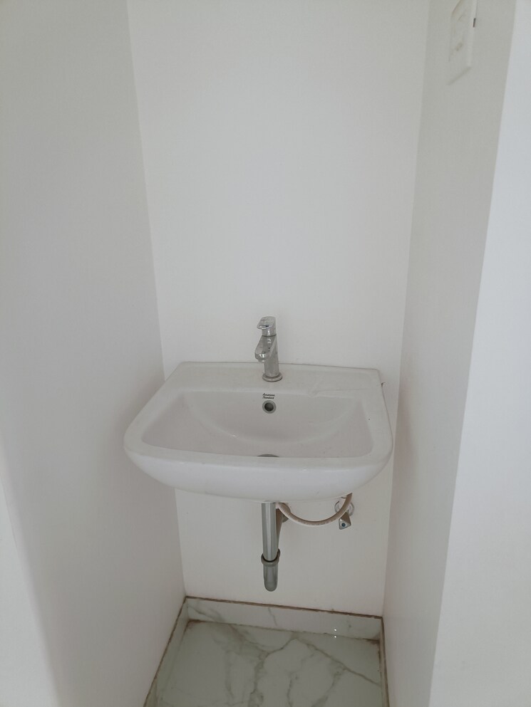 Bathroom, mayuresh-apartment-kothrud 5 Bedroom 2600 Sq.Ft. Apartment In Kothrud Pune 7774355