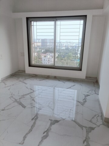 Room in 5 BHK Apartment at Mayuresh Apartment Kothrud, Kothrud – for Sale