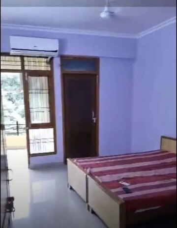 Room in 2 BHK Apartment at BCC River View Apartments, Hazratganj – for Rent