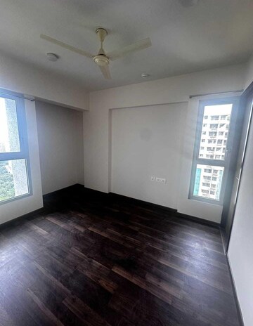 Room in 2 BHK Apartment at Lodha Amara, Kolshet Road – for Sale