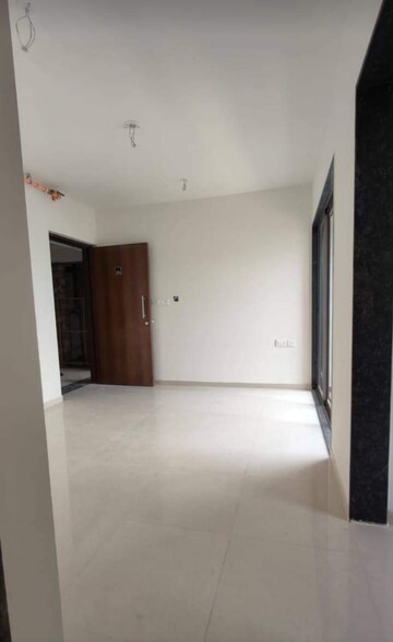 Room in 2 BHK Apartment at Lodha Amara, Kolshet Road – for Sale